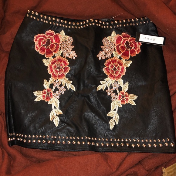 Skirt - Picture 1 of 4